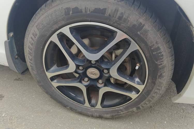 Used BYD G5 2014 1.5TID Automatic Flagship Model Right Front Wheel Hub