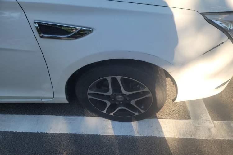 Used BYD G5 2014 1.5TID Automatic Prestige Model Right Front Wheel Hub