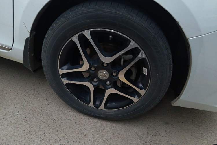Used BYD G5 2014 1.5TID Automatic Flagship Model Right Front Wheel Hub