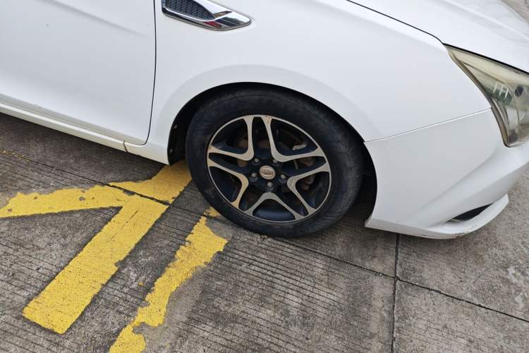 Used BYD G5 2014 1.5TID Automatic Prestige Model Right Front Wheel Hub