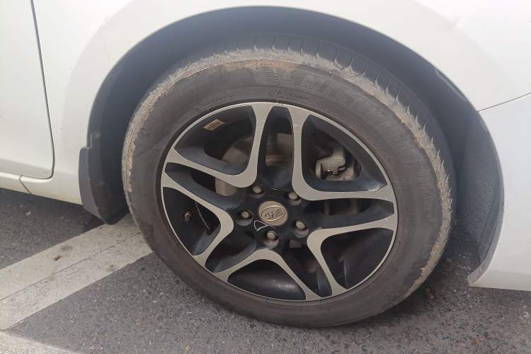 Used BYD G5 2014 1.5TID Automatic Flagship Model Right Front Wheel Hub