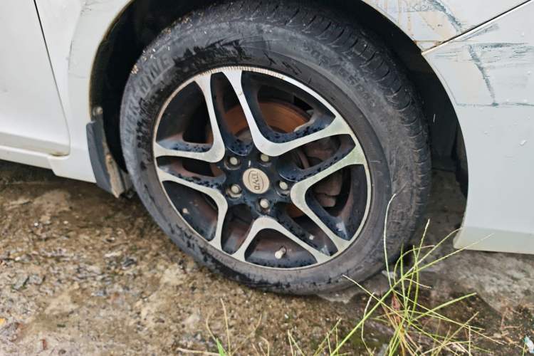 Used BYD G5 2014 1.5TID Automatic Flagship Model Right Front Wheel Hub