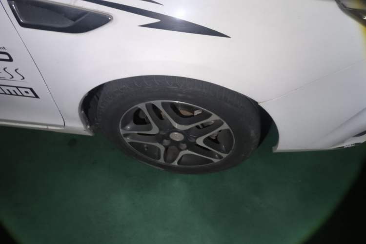 Used BYD G5 2014 1.5TID Automatic Prestige Model Right Front Wheel Hub