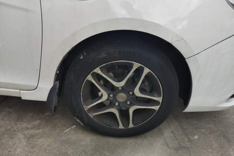 Used BYD G5 2014 1.5TID Automatic Prestige Model Right Front Wheel Hub