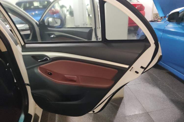 Used BYD G5 2014 1.5TID Automatic Prestige Model Right Rear Door Interior