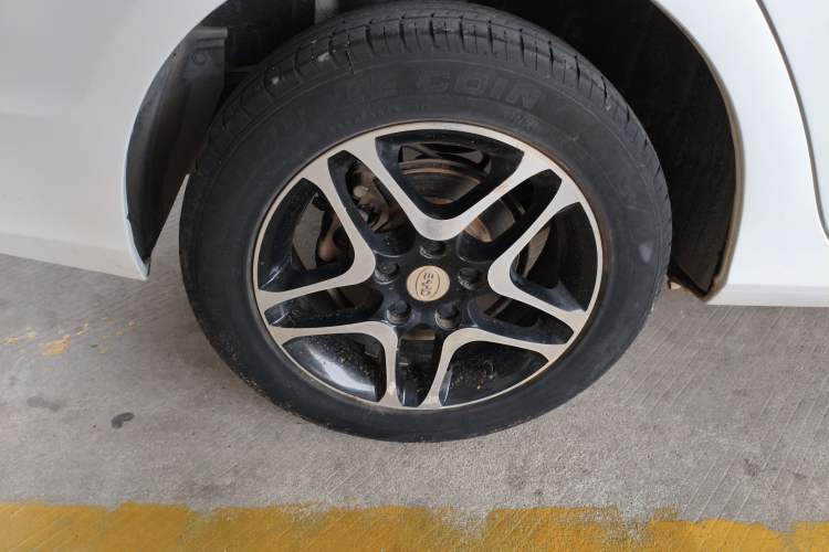 Used BYD G5 2014 1.5TID Automatic Prestige Model Right Rear Wheel Hub