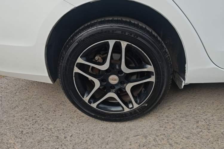 Used BYD G5 2014 1.5TID Automatic Prestige Model Right Rear Wheel Hub