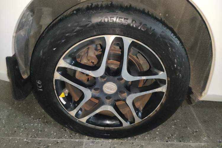 Used BYD G5 2014 1.5TID Automatic Prestige Model Right Rear Wheel Hub