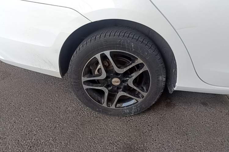 Used BYD G5 2014 1.5TID Automatic Prestige Model Right Rear Wheel Hub