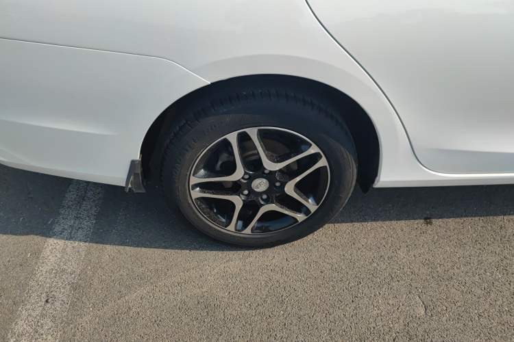 Used BYD G5 2014 1.5TID Automatic Prestige Model Right Rear Wheel Hub