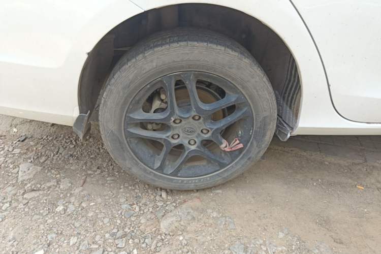 Used BYD G5 2014 1.5TID Automatic Prestige Model Right Rear Wheel Hub