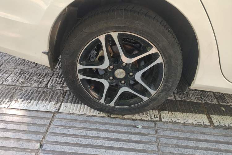 Used BYD G5 2014 1.5TID Automatic Prestige Model Right Rear Wheel Hub