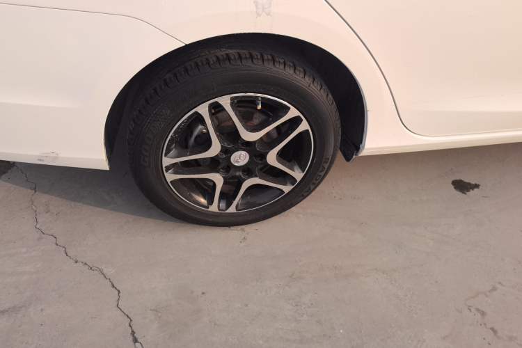 Used BYD G5 2014 1.5TID Automatic Prestige Model Right Rear Wheel Hub