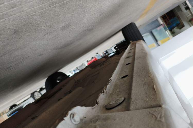 Used BYD G5 2014 1.5TID Automatic Prestige Model Right Side Sill