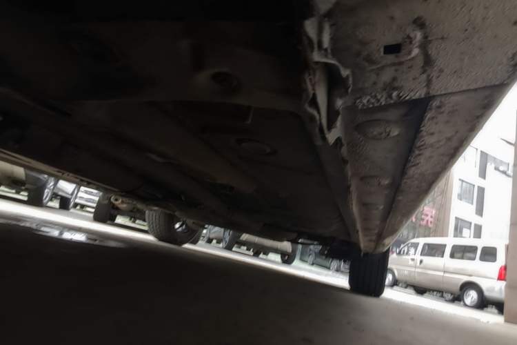 Used BYD G5 2014 1.5TID Automatic Prestige Model Right Side Sill