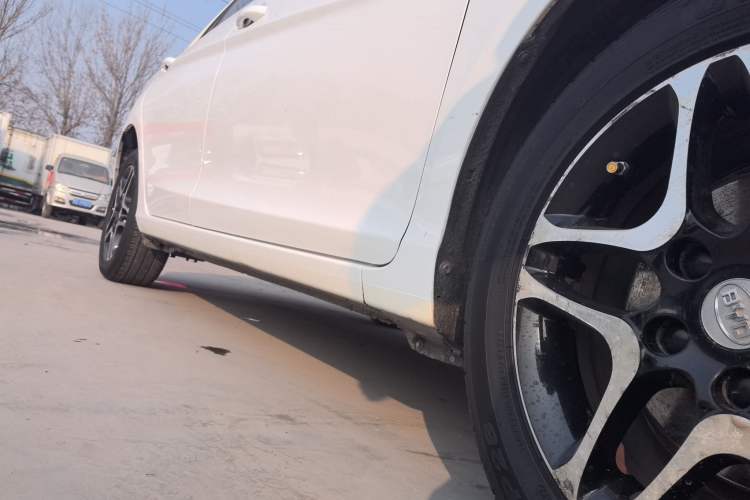 Used BYD G5 2014 1.5TID Automatic Prestige Model Right Side Sill