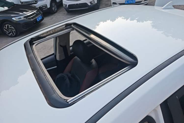 Used BYD G5 2014 1.5TID Automatic Prestige Model Roof