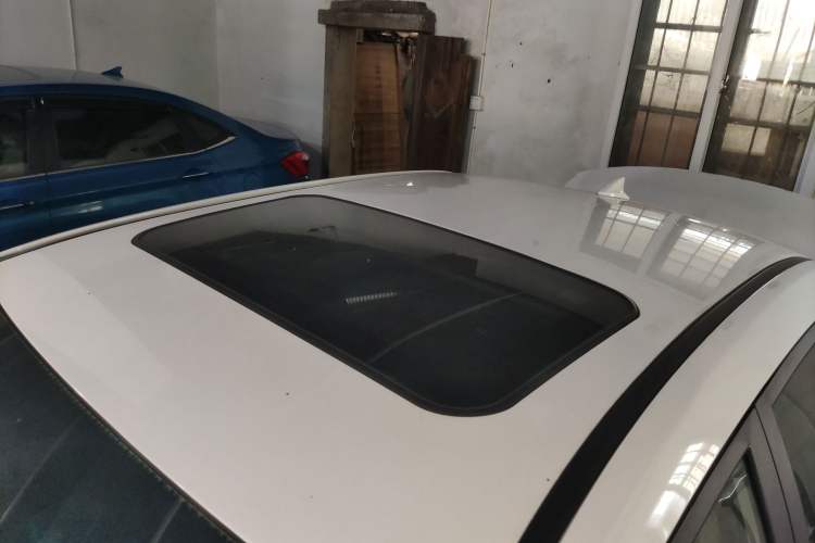 Used BYD G5 2014 1.5TID Automatic Prestige Model Roof