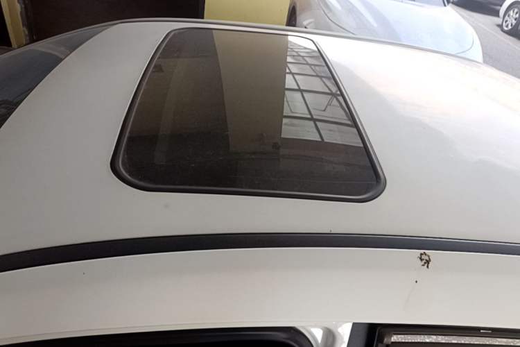Used BYD G5 2014 1.5TID Automatic Prestige Model Roof