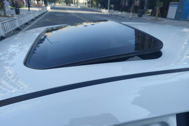Used BYD G5 2014 1.5TID Automatic Prestige Model Roof