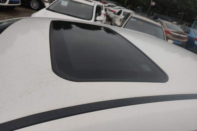 Used BYD G5 2014 1.5TID Automatic Prestige Model Roof