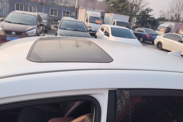 Used BYD G5 2014 1.5TID Automatic Prestige Model Roof