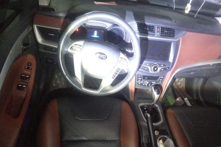 Used BYD G5 2014 1.5TID Automatic Prestige Model Steering Wheel