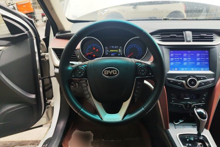 Used BYD G5 2014 1.5TID Automatic Flagship Model Steering Wheel