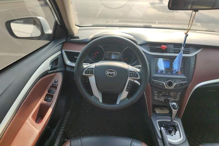 Used BYD G5 2014 1.5TID Automatic Prestige Model Steering Wheel
