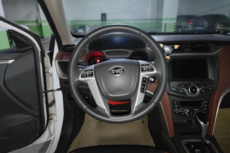 Used BYD G5 2014 1.5TID Automatic Prestige Model Steering Wheel