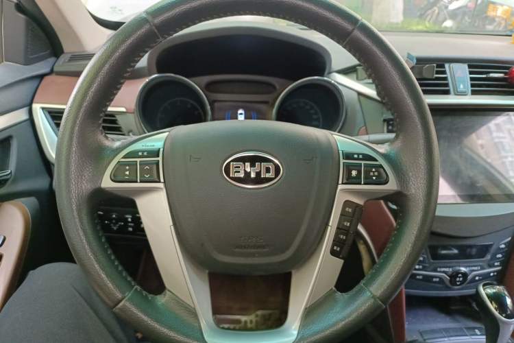 Used BYD G5 2014 1.5TID Automatic Prestige Model Steering Wheel