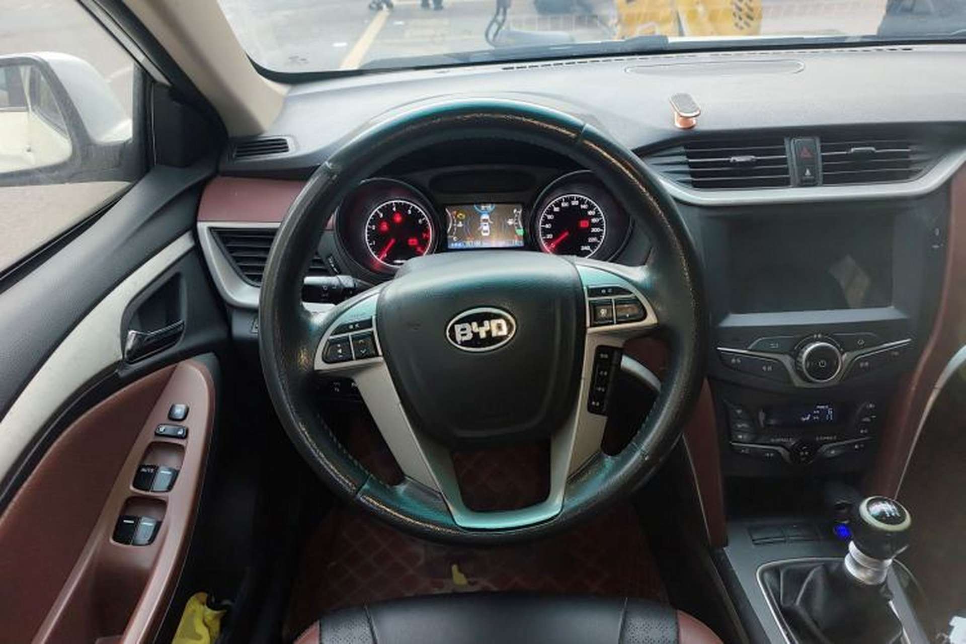 Used BYD G5 2014 1.5TI Manual Luxury Edition Steering Wheel