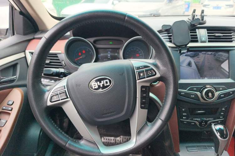 Used BYD G5 2014 1.5TID Automatic Prestige Model Steering Wheel