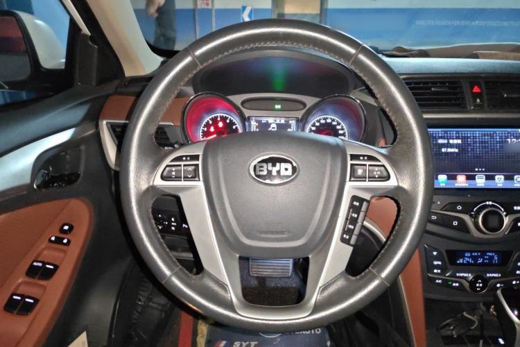 Used BYD G5 2014 1.5TID Automatic Prestige Model Steering Wheel