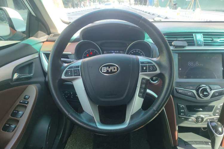 Used BYD G5 2014 1.5TID Automatic Prestige Model Steering Wheel