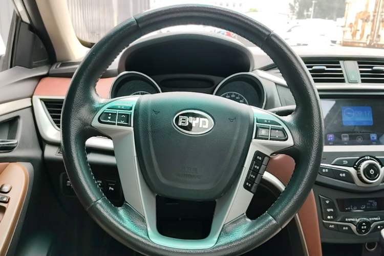 Used BYD G5 2014 1.5TID Automatic Prestige Model Steering Wheel