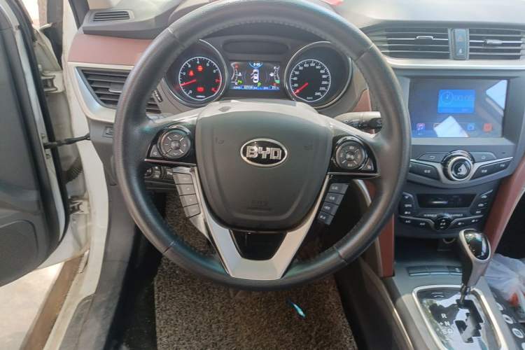 Used BYD G5 2014 1.5TID Automatic Flagship Model Steering Wheel