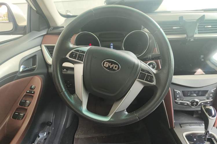 Used BYD G5 2014 1.5TID Automatic Luxury Version Steering Wheel