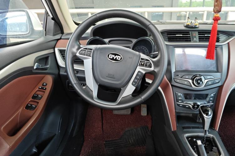 Used BYD G5 2014 1.5TID Automatic Prestige Model Steering Wheel