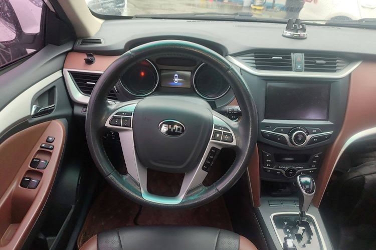Used BYD G5 2014 1.5TID Automatic Prestige Model Steering Wheel