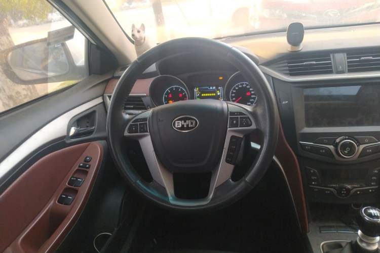 Used BYD G5 2014 1.5TI Manual Luxury Edition Steering Wheel