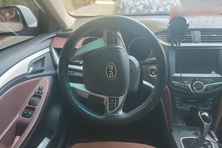Used BYD G5 2014 1.5TID Automatic Prestige Model Steering Wheel