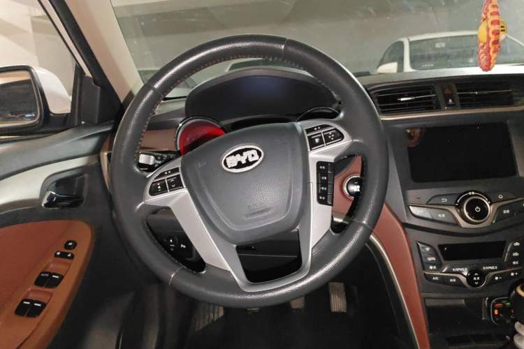 Used BYD G5 2014 1.5TI Manual Luxury Edition Steering Wheel