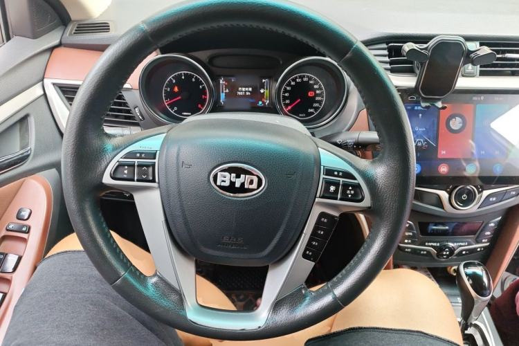 Used BYD G5 2014 1.5TID Automatic Prestige Model Steering Wheel