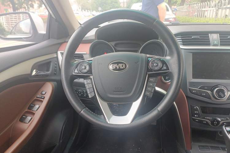 Used BYD G5 2014 1.5TID Automatic Flagship Model Steering Wheel