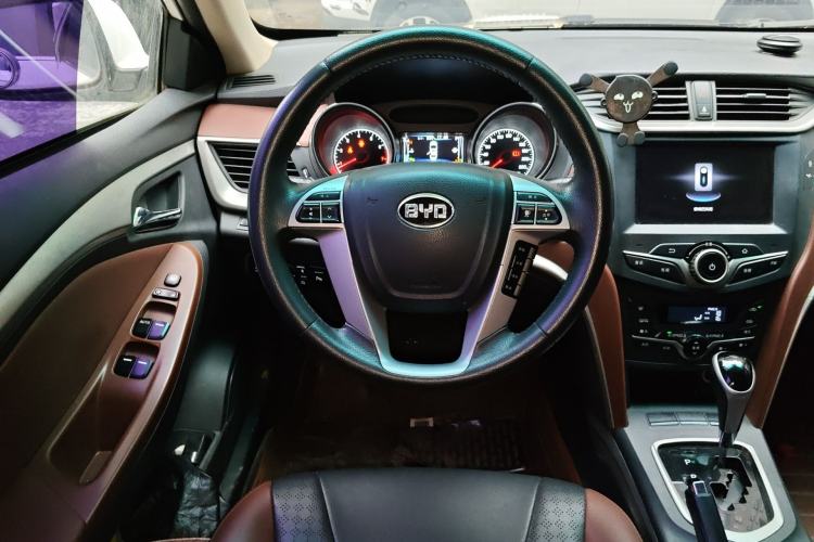 Used BYD G5 2014 1.5TID Automatic Prestige Model Steering Wheel