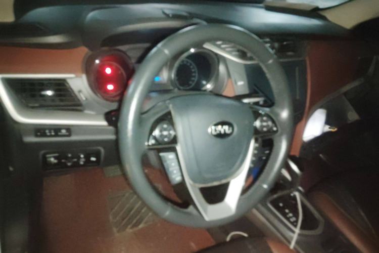 Used BYD G5 2014 1.5TID Automatic Flagship Model Steering Wheel