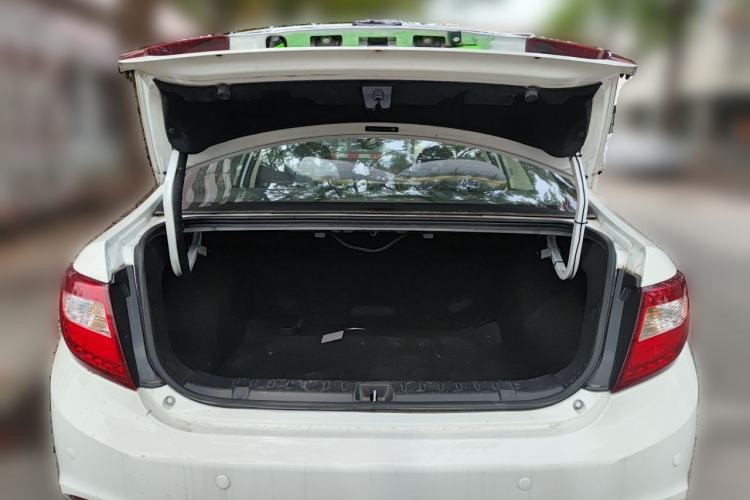 Used BYD G5 2014 1.5TID Automatic Prestige Model Trunk