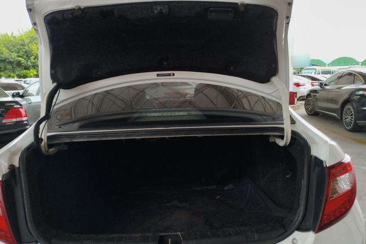 Used BYD G5 2014 1.5TID Automatic Prestige Model Trunk