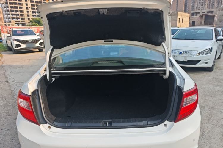 Used BYD G5 2014 1.5TID Automatic Prestige Model Trunk